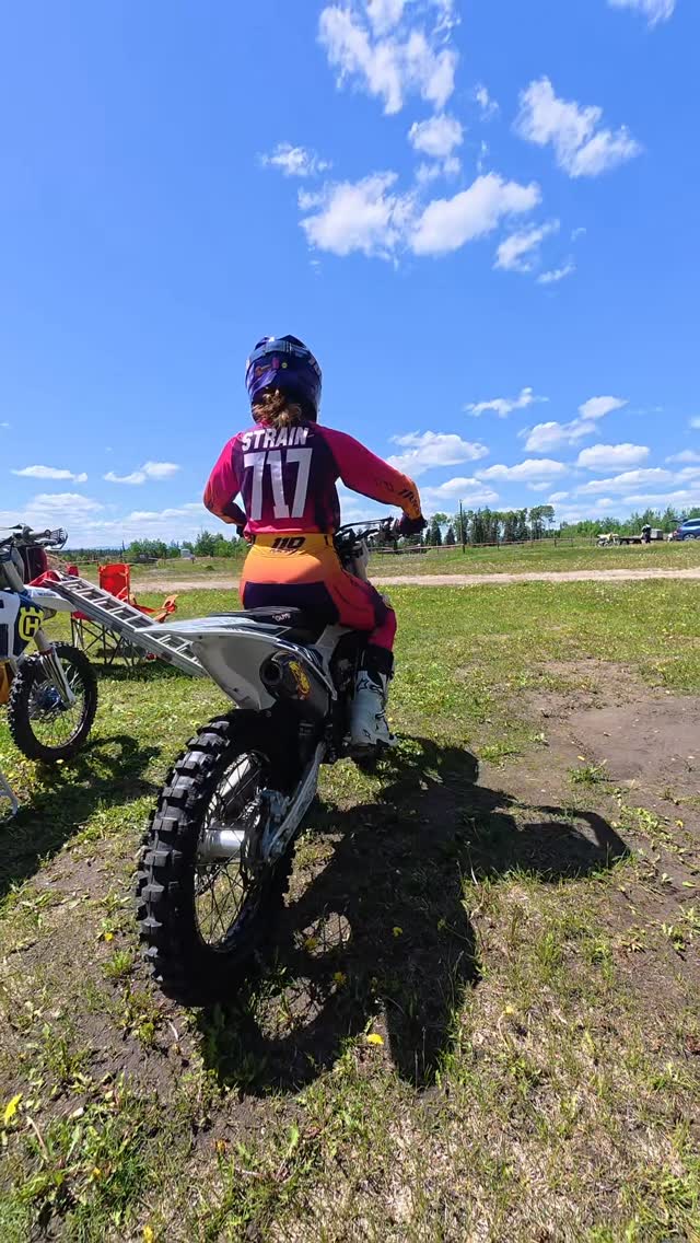 GRWM to go spin some laps

#girlscanride #moto #motogirl #dirtbikes #grwm