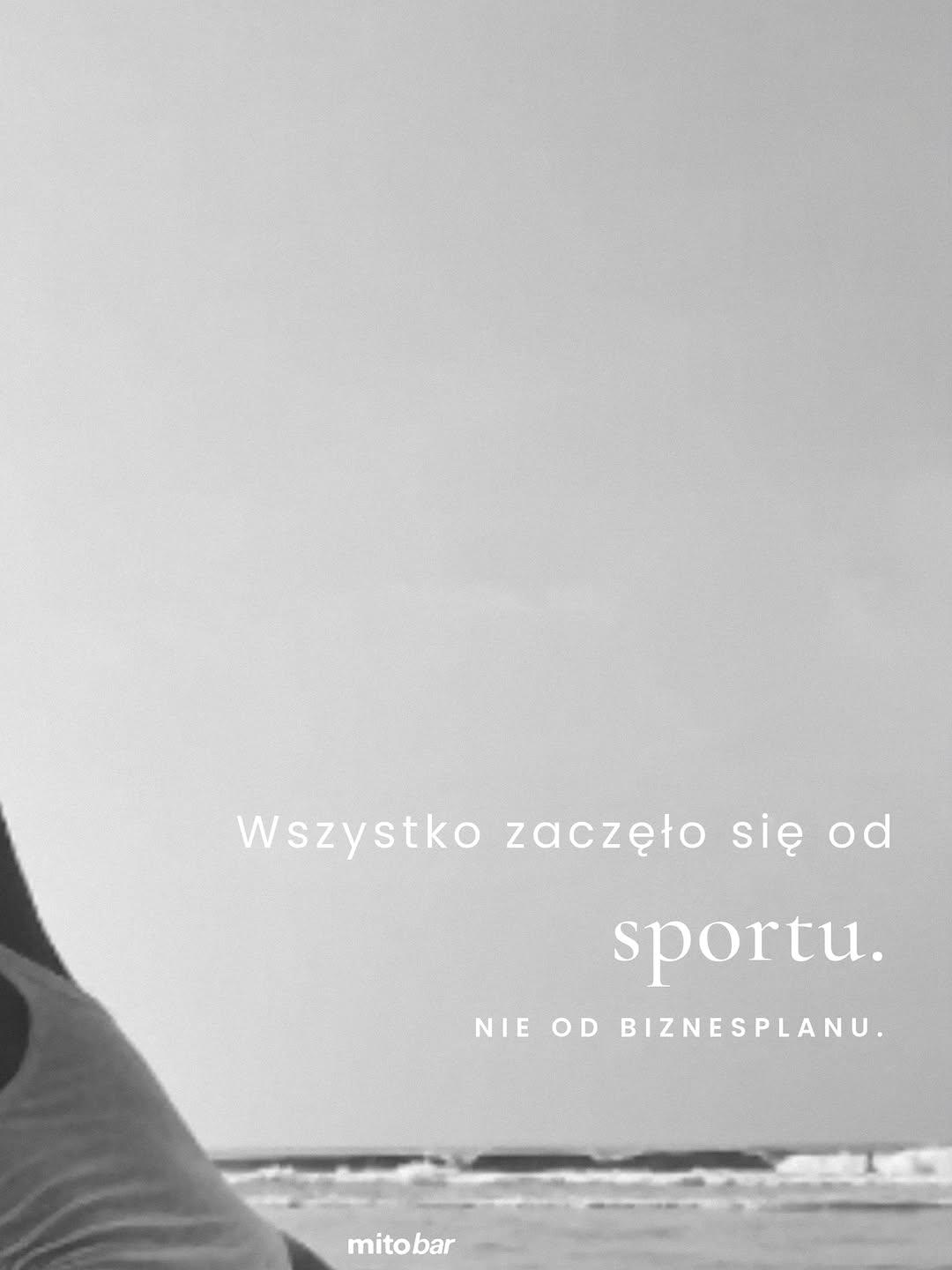 Każdy, kto trenuje, zna ten moment. Plan jest ambitny, a ciało zaczyna wysyłać sygnały: sztywność rano, wolniejszy powrót po wysiłku, drobna kontuzja, która „jakoś się zagoi”.

Najczęściej odkładamy je na później. Na urlop, na koniec sezonu, na czas, którego ciągle brakuje. Tymczasem regeneracja to nie przerwa w treningu, tylko jego część. To wtedy ciało odbudowuje tkanki i uzupełnia energię – aż na poziomie komórek.

Mito Bar powstaje dla wszystkich, którzy chcą robić to, co kochają, jak najdłużej.

Gdyby Twoje ciało mogło wysłać Ci jedną wiadomość – co by w niej było?

Regeneracja nie musi czekać na urlop. 

Mito Bar · OTWARCIE PAŹDZIERNIK 2026.

#mitobar #whymito #recovery #sport #regeneracja
