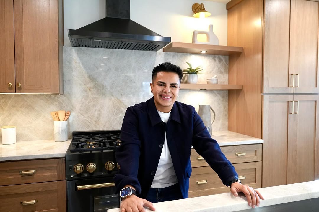 It takes a team to sell a home—top-notch realtors and professional photography lead the way, and I’m proud to be part of your team 🏡📸✨ let’s go 🚀